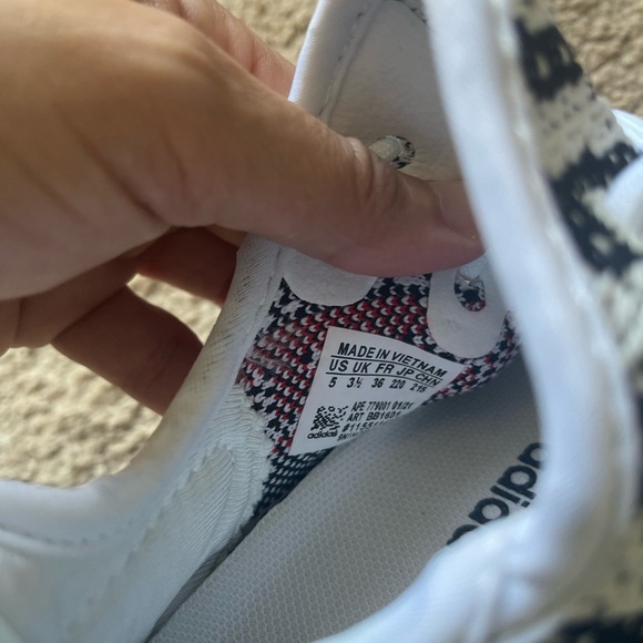 Yeezy Boost 350 V2 'Zebra size 5 - Picture 2 of 6